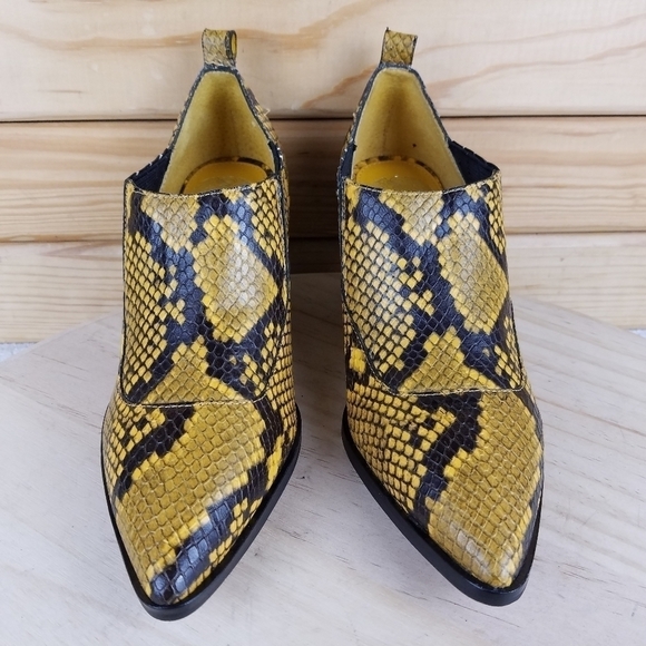 Vince Camuto 6.5 US Jetera Leather Ankle Western Booties Mustard Snakeskin NEW - Picture 2 of 12